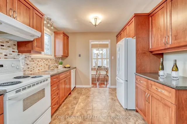 Additional image 16 of 5194 Broughton Cres