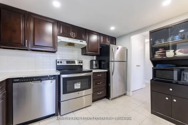 Additional image 16 of 3700 Kaneff Cres Unit 411