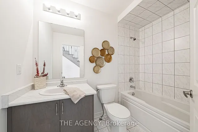 Additional image 8 of 525 Dundas St