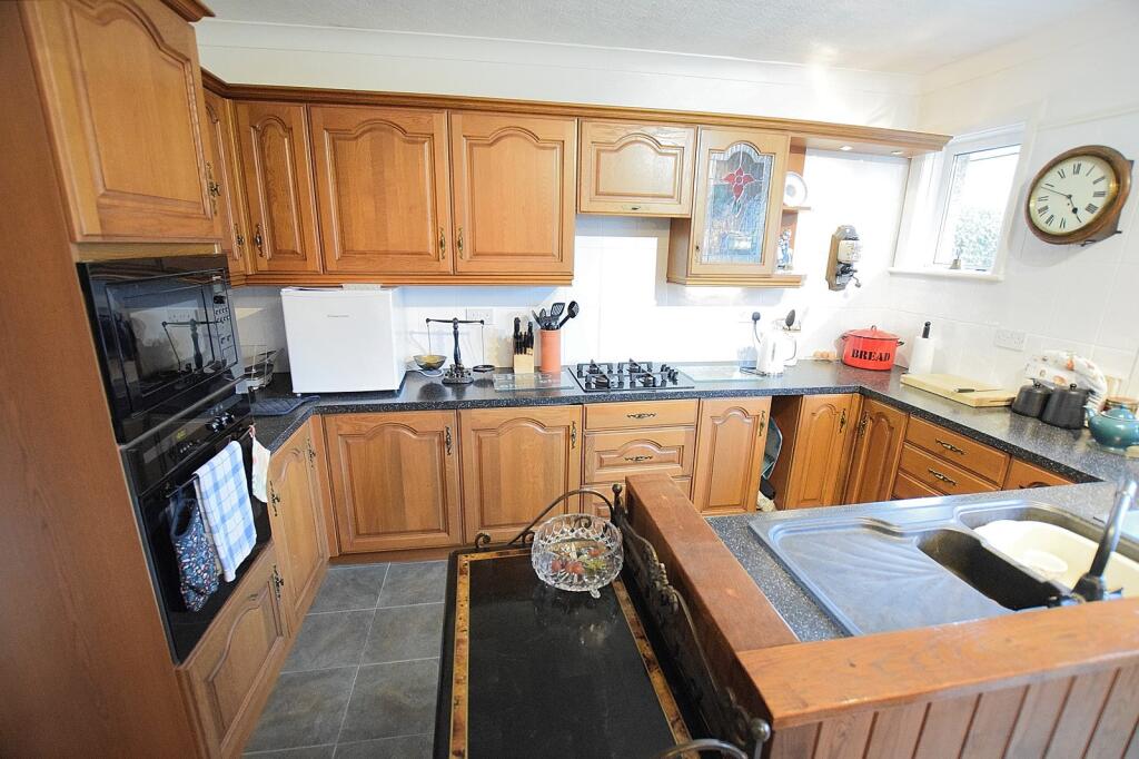 Additional image 5 of South Avenue, New Milton, Hampshire. BH25 6EY