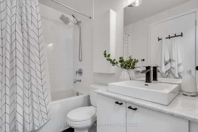 Additional image 18 of 105 The Queensway Unit 1516