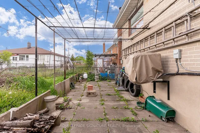 Additional image 39 of 40 Arleta Ave