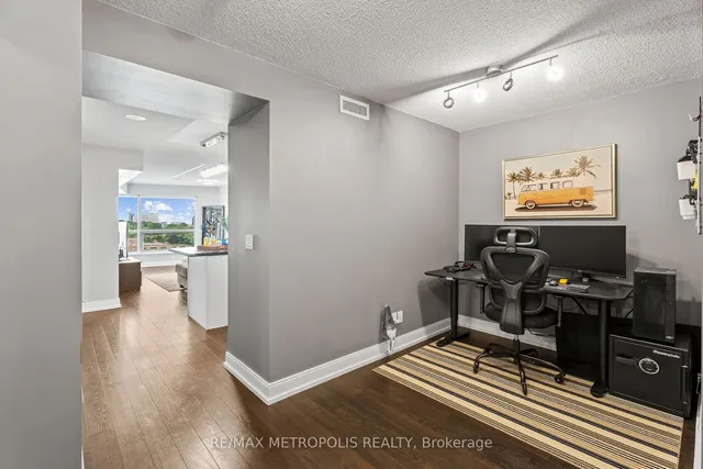 Additional image 4 of 135 Village Green Sq Unit 816