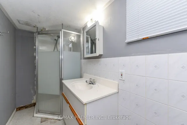 Additional image 26 of 165 Lambton Ave