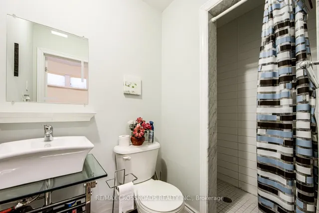 Additional image 32 of 114 Tisdale Ave