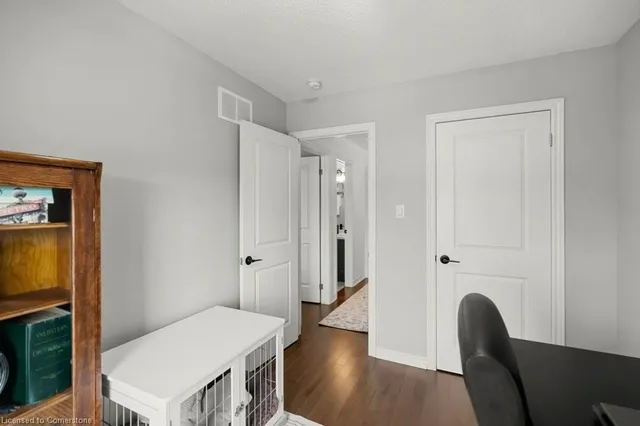 Additional image 33 of 2220 Queensway Dr Unit 13