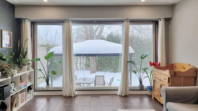 Additional image 10 of 1007 Earl Cres