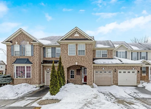 1628 Cartwright Cres