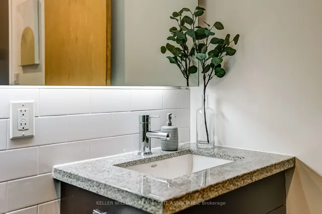 Additional image 15 of 1005 King St Unit 141