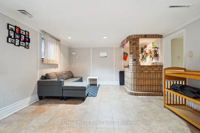 Additional image 6 of 555 Silverthorn Ave