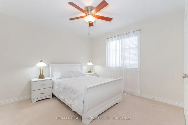 Additional image 30 of 19 Snapdragon Sq