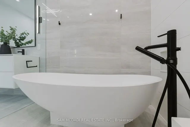 Additional image 37 of 129 Beaconsfield Ave