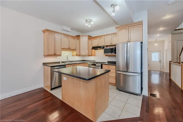 Additional image 16 of 76 Woolwich St Unit 7