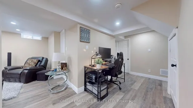 Additional image 33 of 118 Wexford Rd