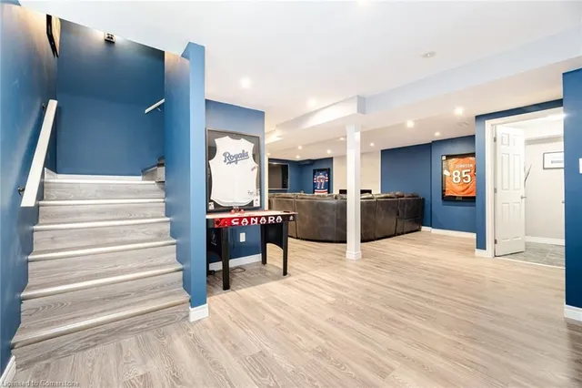 Additional image 30 of 20 Iris Cres