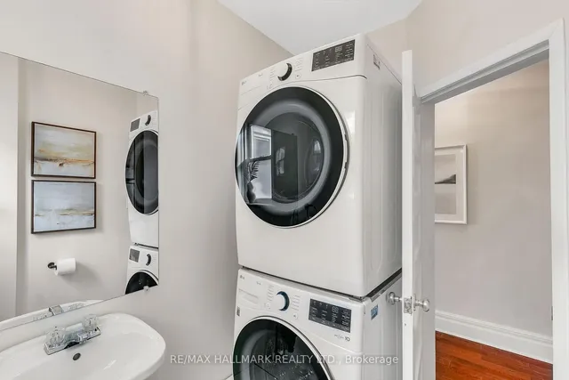 Additional image 26 of 858 Carlaw Ave