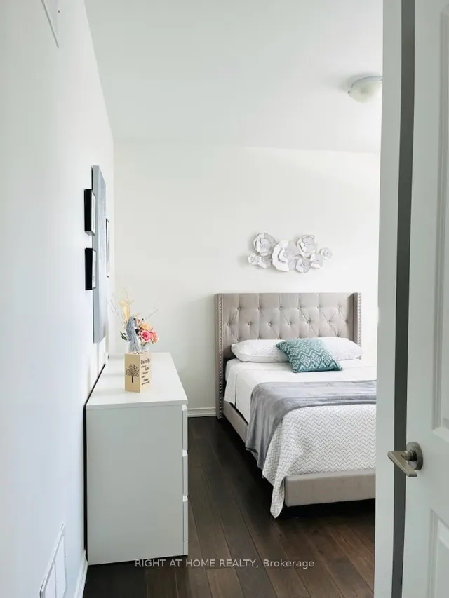 Additional image 27 of 64 Emmett Ave