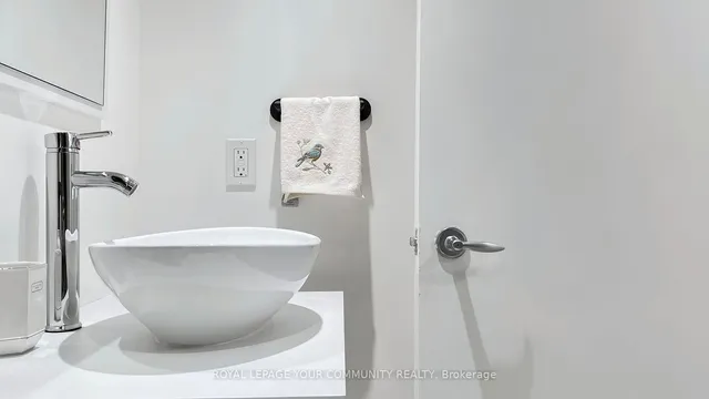 Additional image 18 of 208 Queens Quay Unit 1813