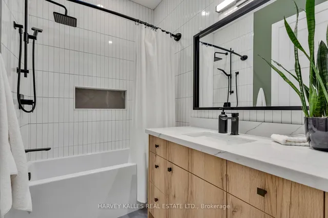 Additional image 32 of 72 Castlefield Ave