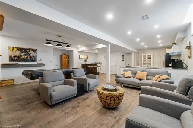 Additional image 31 of 218 Bellagio Ave