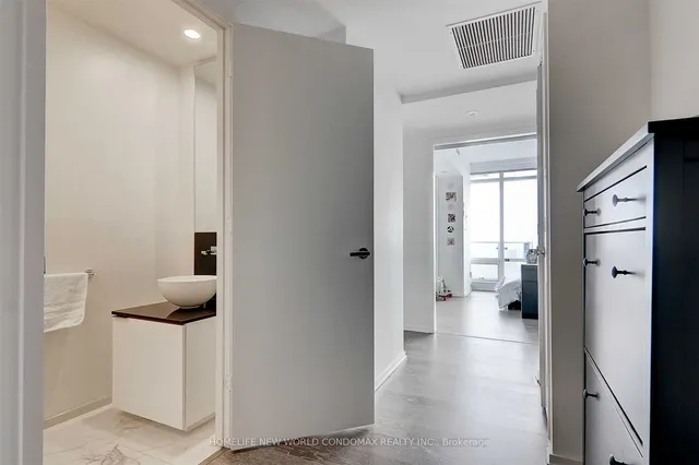 Additional image 4 of 1 Bloor St Unit 6904