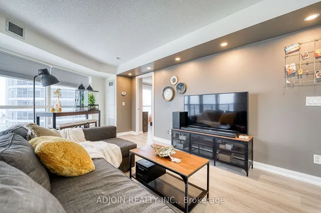 Additional image 9 of 181 Village Green Sq Unit 1113