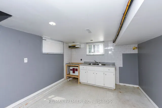 Additional image 22 of 165 Lambton Ave