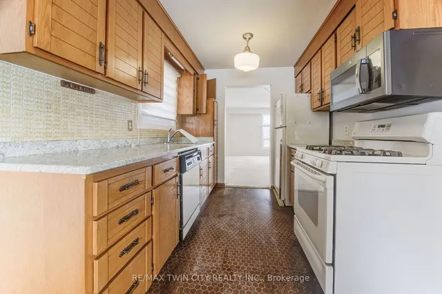 Additional image 4 of 122 FOREST GLEN Cres