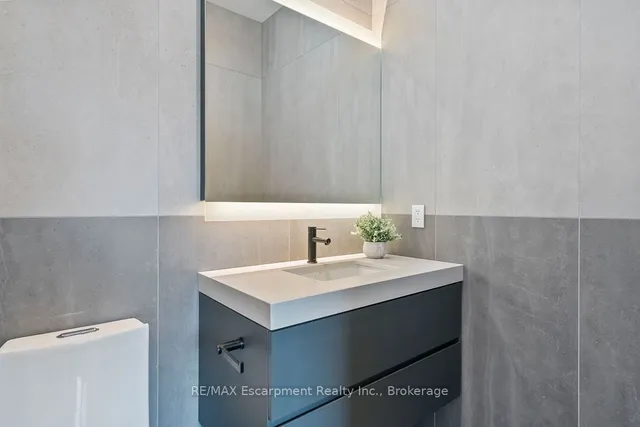 Additional image 33 of 1405 ACTON Cres