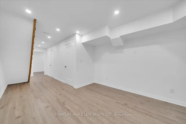 Additional image 36 of 386 Coxwell Ave