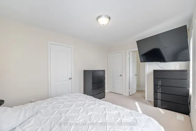 Additional image 27 of 19 Snapdragon Sq