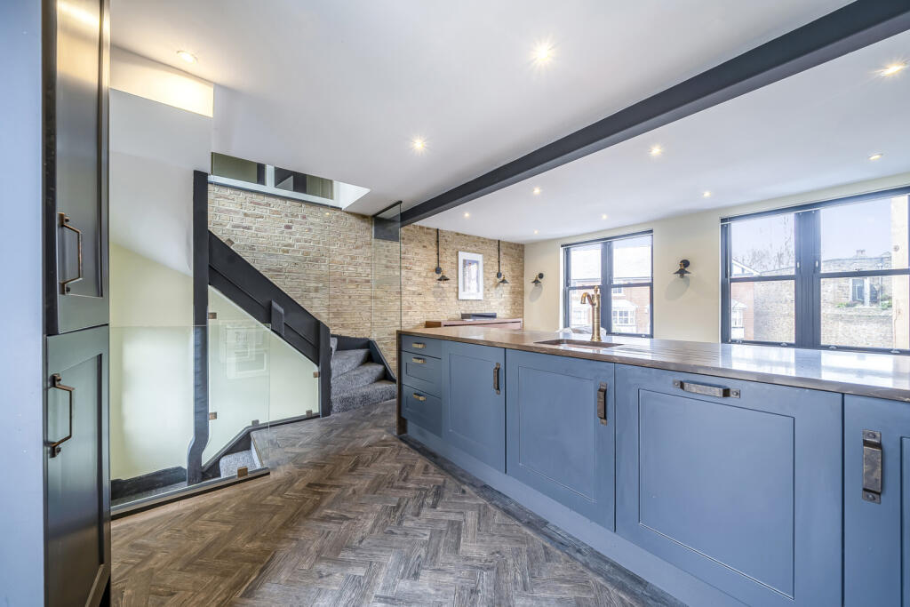 Additional image 13 of Plaistow Lane, Bromley