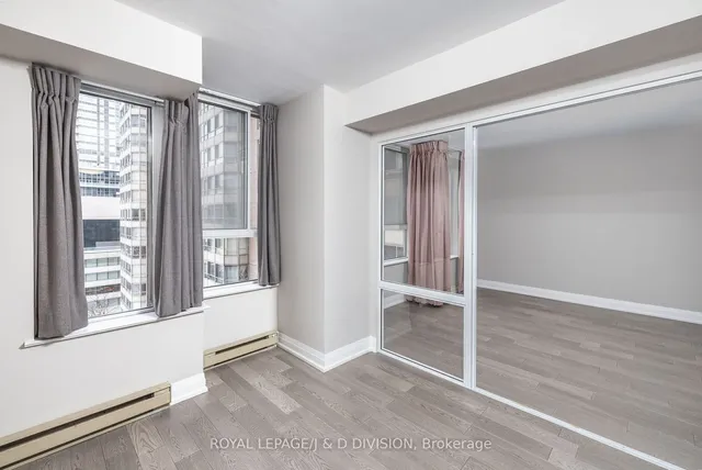 Additional image 15 of 717 Bay St Unit 1004