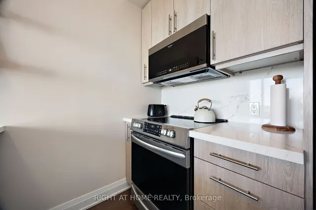 Additional image 4 of 530 St Clair Ave Unit 1503