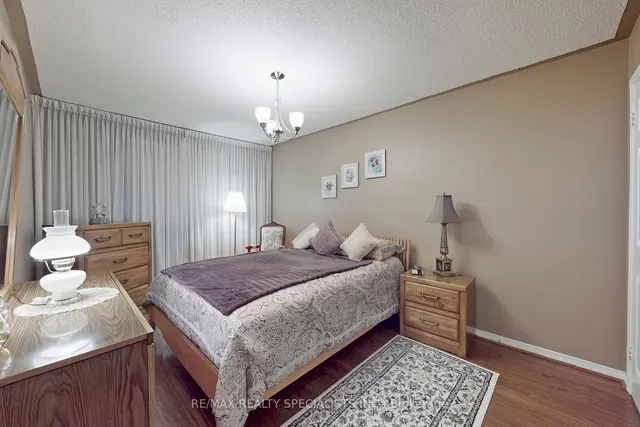 Additional image 32 of 8 Cochrane Ave