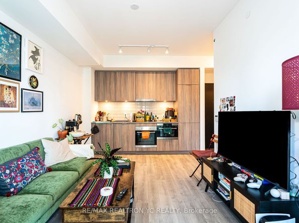 158 Front St E #2114, Toronto, ON M5A 0K9