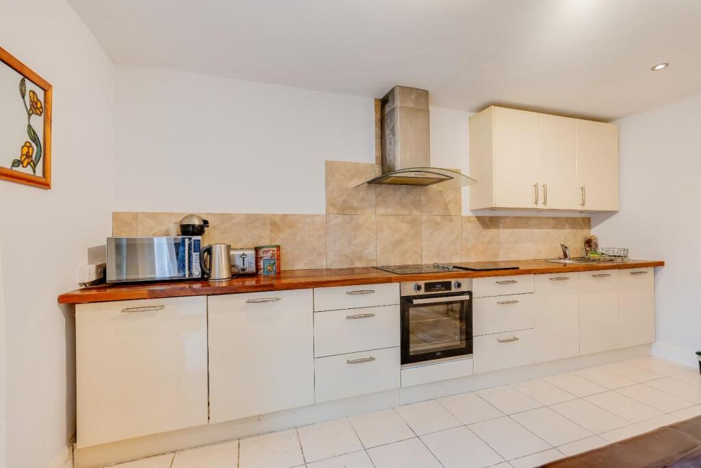 Additional image 5 of 44b Victoria Road, Penarth, CF64 3HY