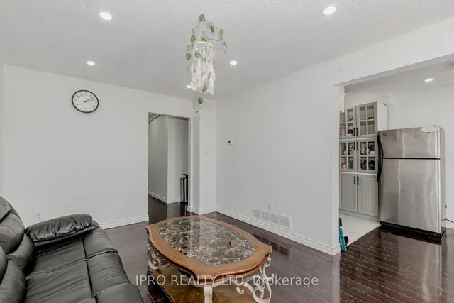 Additional image 11 of 7406 Darcel Ave Unit 1