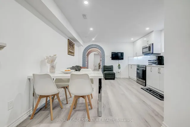 Additional image 26 of 40 Arleta Ave