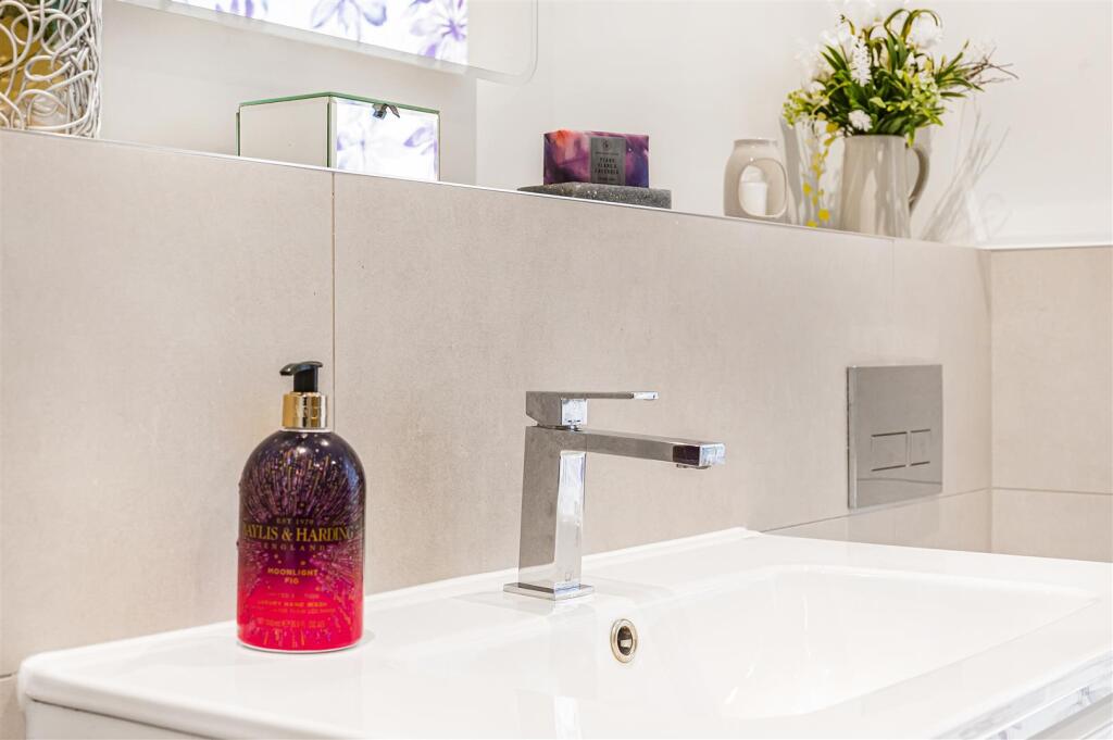 Additional image 23 of Waters Edge, Claremont Road