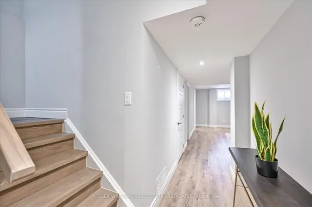Additional image 28 of 1176 Duignan Cres