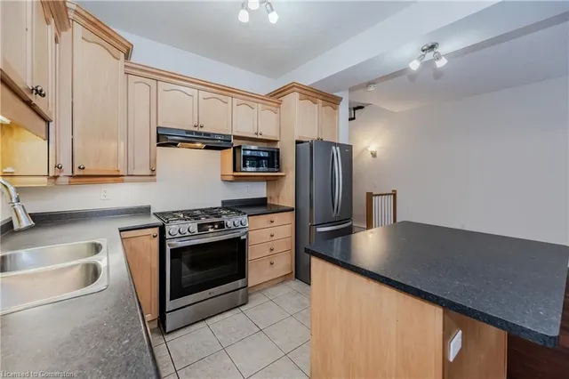 Additional image 17 of 76 Woolwich St Unit 7