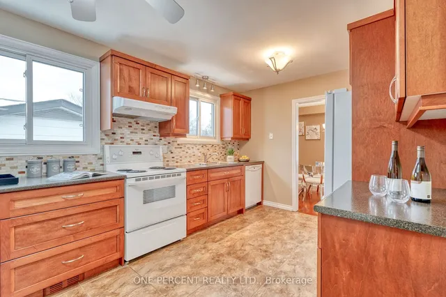 Additional image 15 of 5194 Broughton Cres