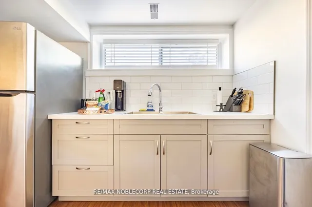 Additional image 39 of 4230 Bloor St