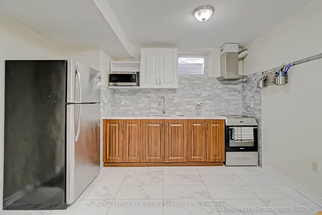 Additional image 30 of 109 High Park Ave
