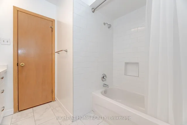 Additional image 23 of 193 GILTSPUR Dr