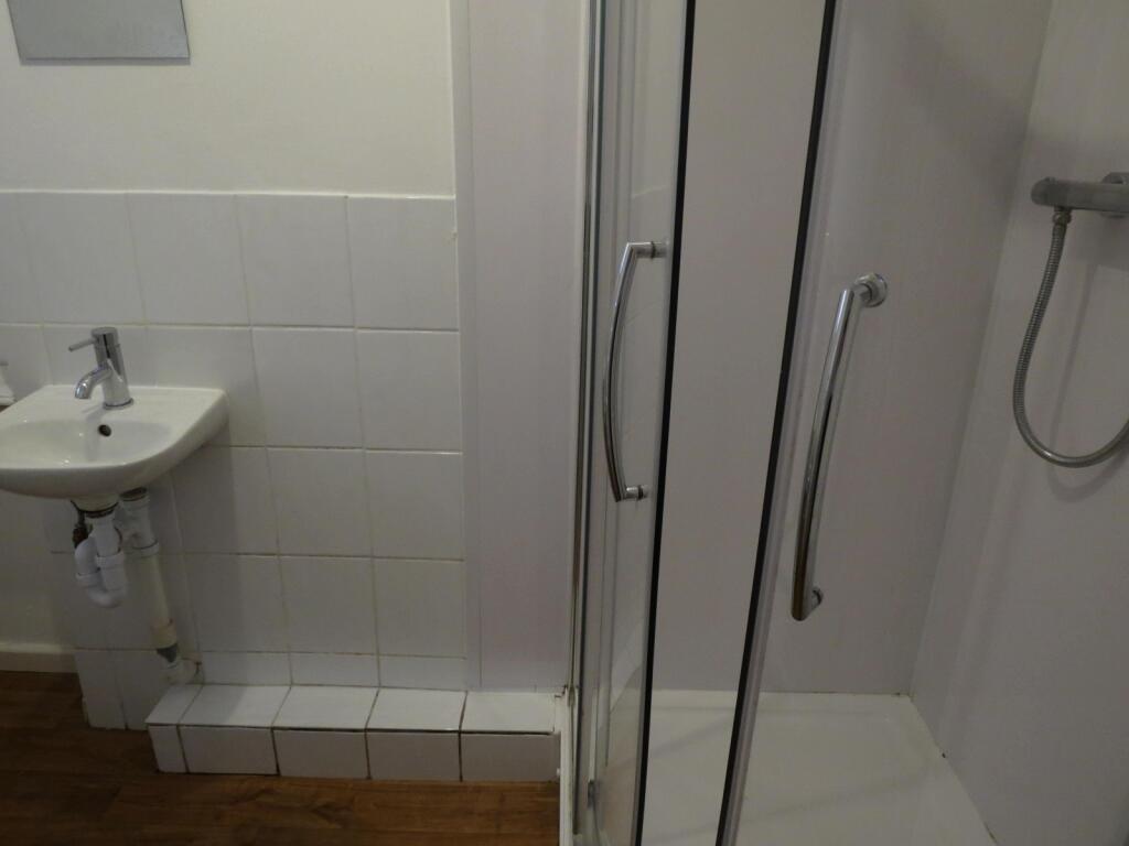 Additional image 10 of 5 bedroom Detached House in Winton