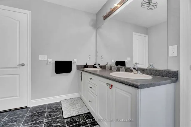 Additional image 31 of 16 Eiffel Blvd