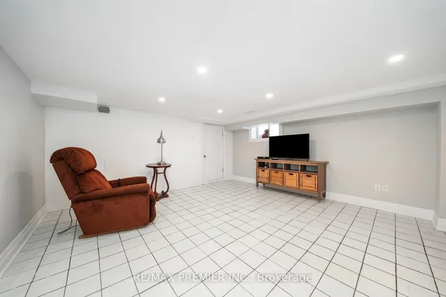 Additional image 32 of 891 Palmerston Ave