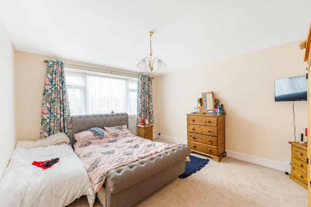 Additional image 15 of Woodland Road, South Ward - Grand Property!